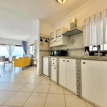 Blue Coast Bellavista アパート