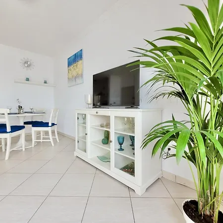 Blue Coast Bellavista Апартаменты *