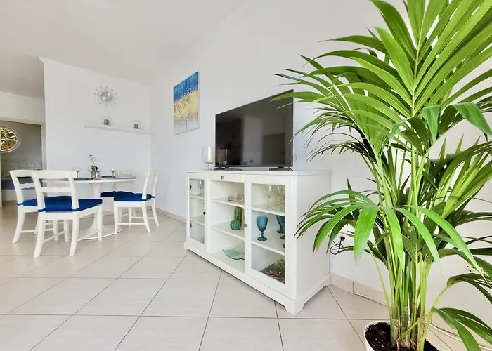 Blue Coast Bellavista Апартаменты *